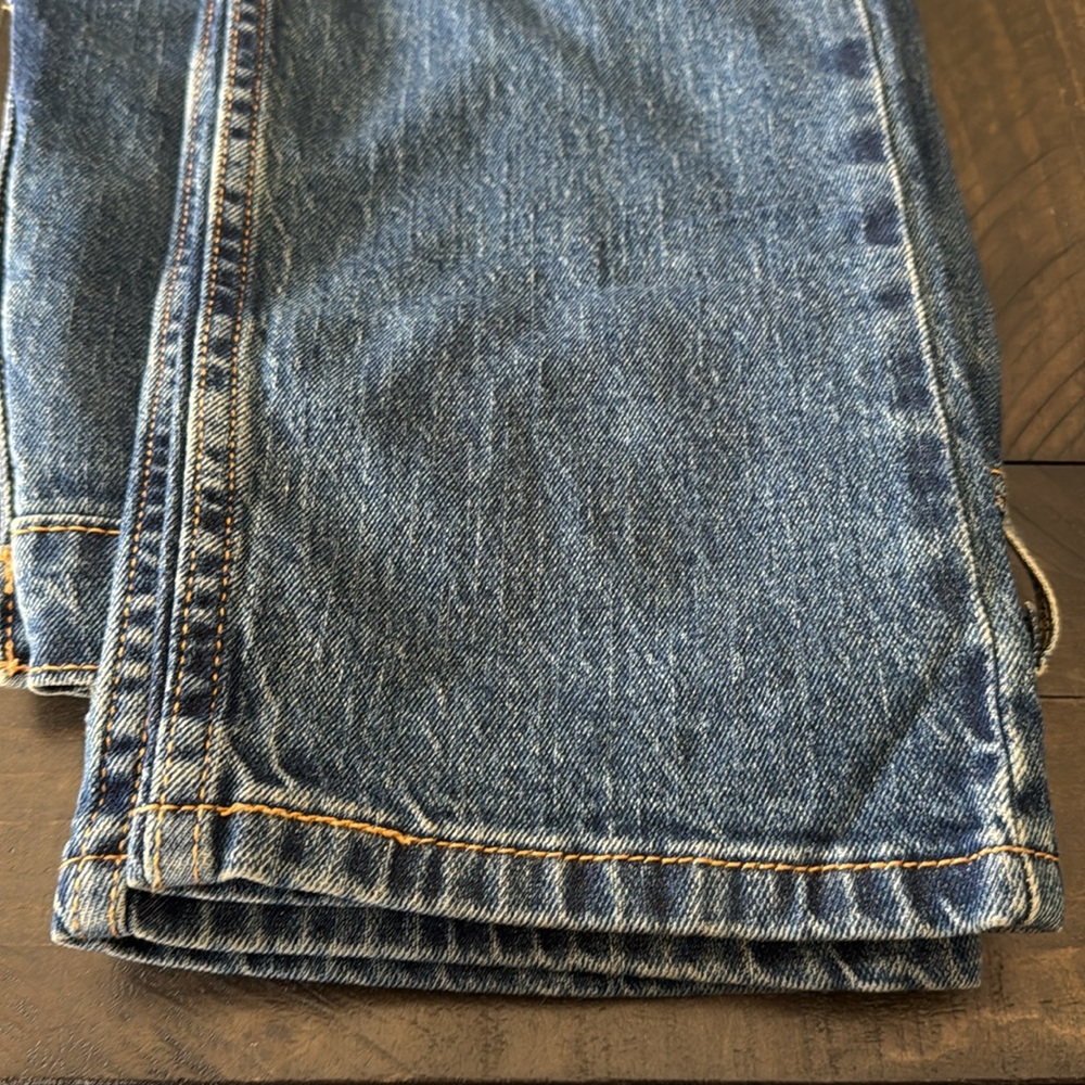 Men's Levi Strauss & Co. Blue Jeans. Size 32" W 34" L - Picture 4 of 16